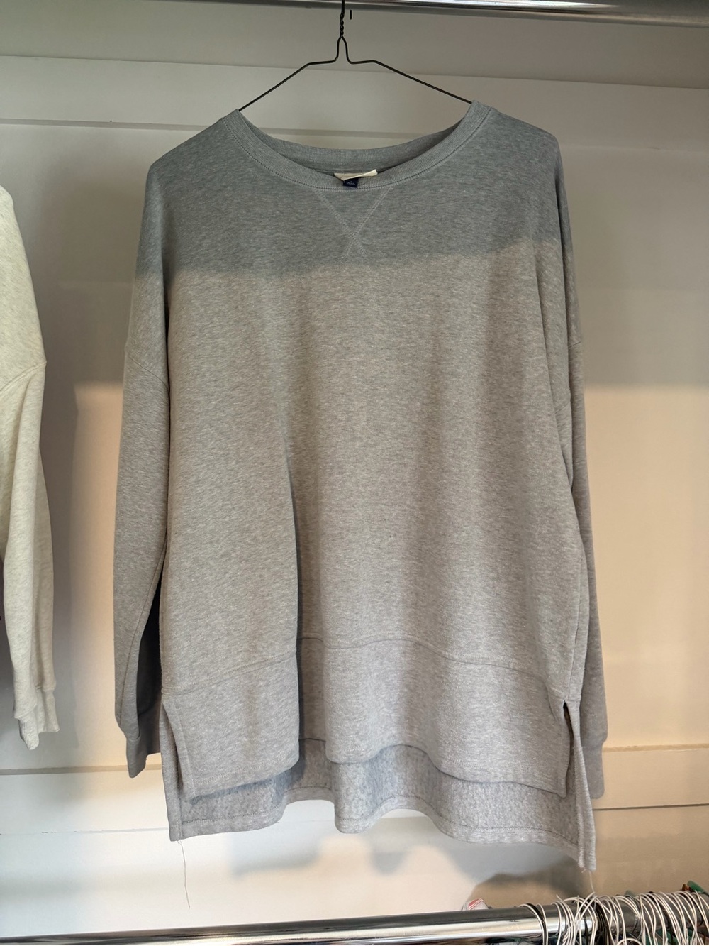 Universal thread women’s long sleeve classic Crewneck sweatshirt gray Size L